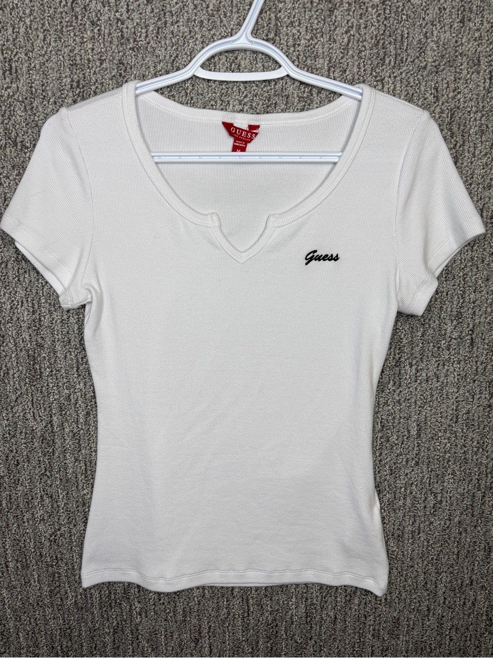 GUESS Women’s White Short Sleeve Ribbed Tee with Notch Neck Basic Logo T-shirt